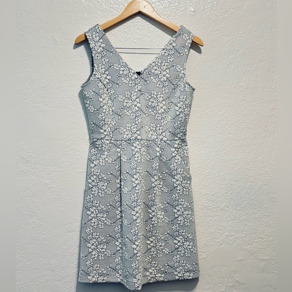 Tabitha Sleeveless V-Neck Cherry Blossom Fit and Flare Dress with Pockets 4 - Picture 3 of 10